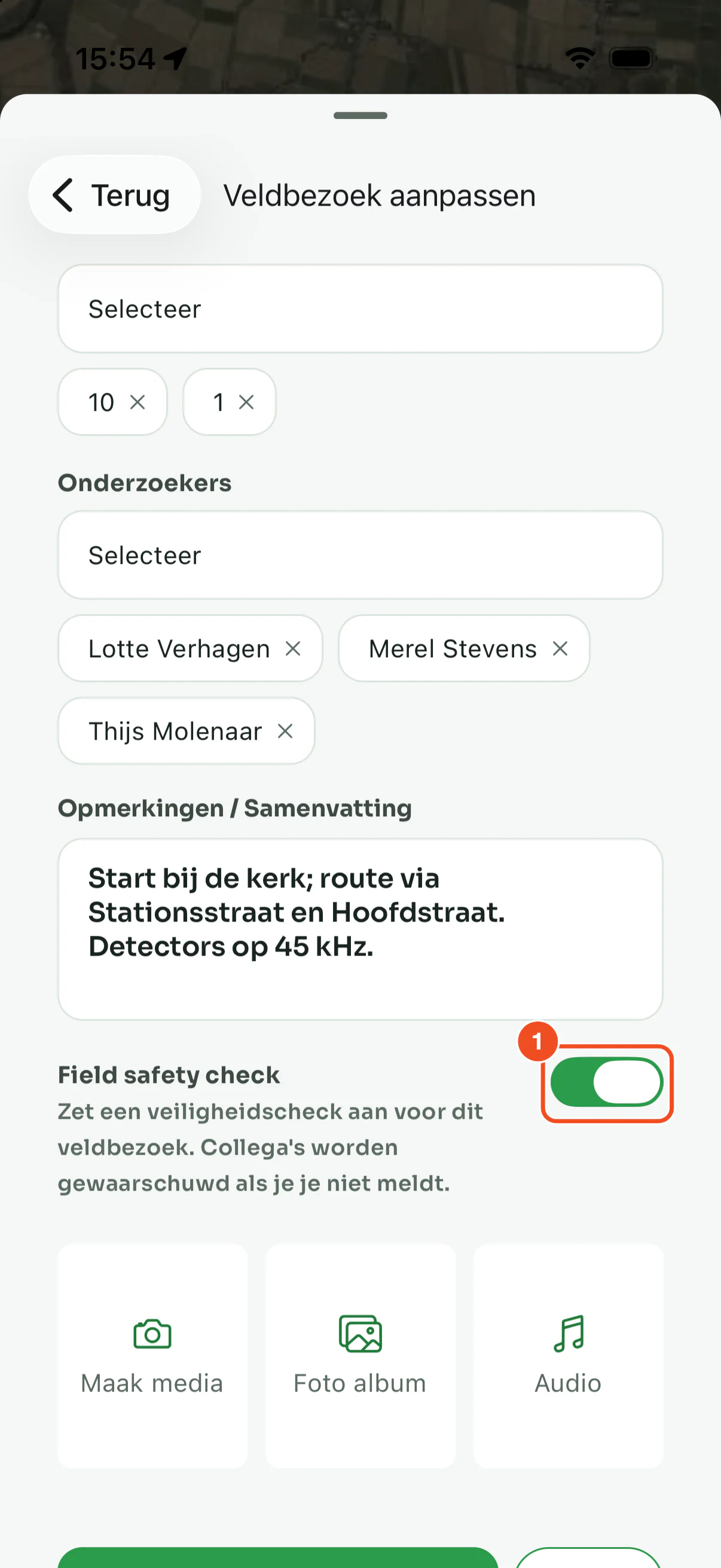 De schakelaar Field safety check in het veldbezoekformulier
