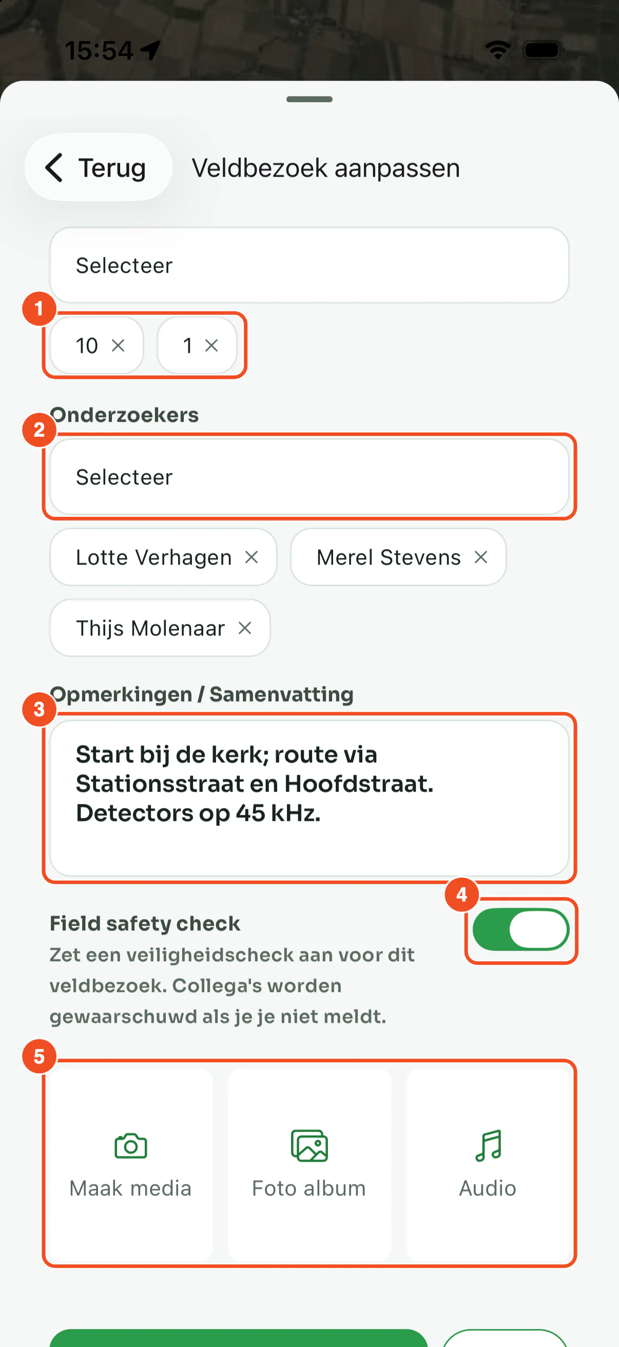 Het veldbezoekformulier met gekozen plangebieden als chips, de onderzoekers, opmerkingen, de veiligheidscheck en het mediablok