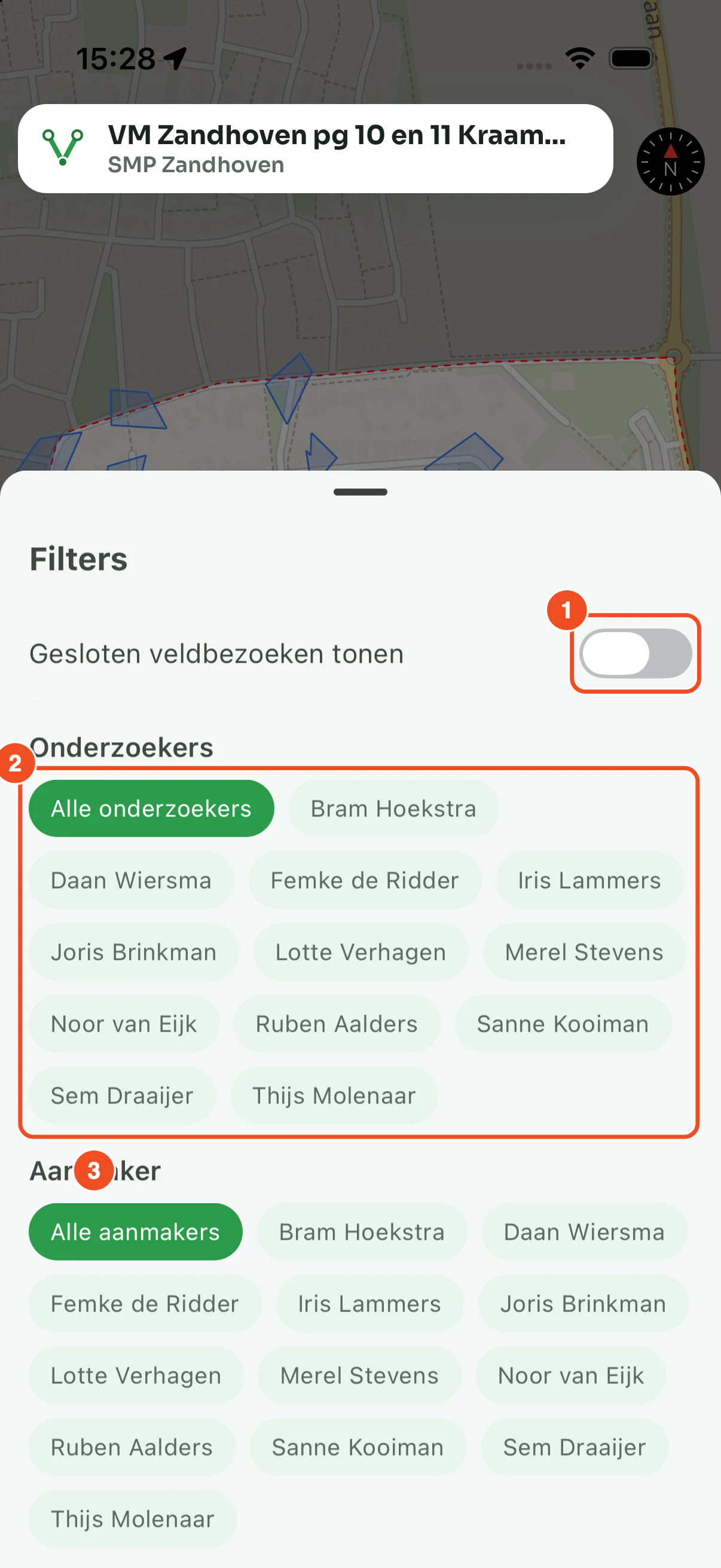 Het filterpaneel met de schakelaar Gesloten veldbezoeken tonen en knoppen per onderzoeker en per aanmaker