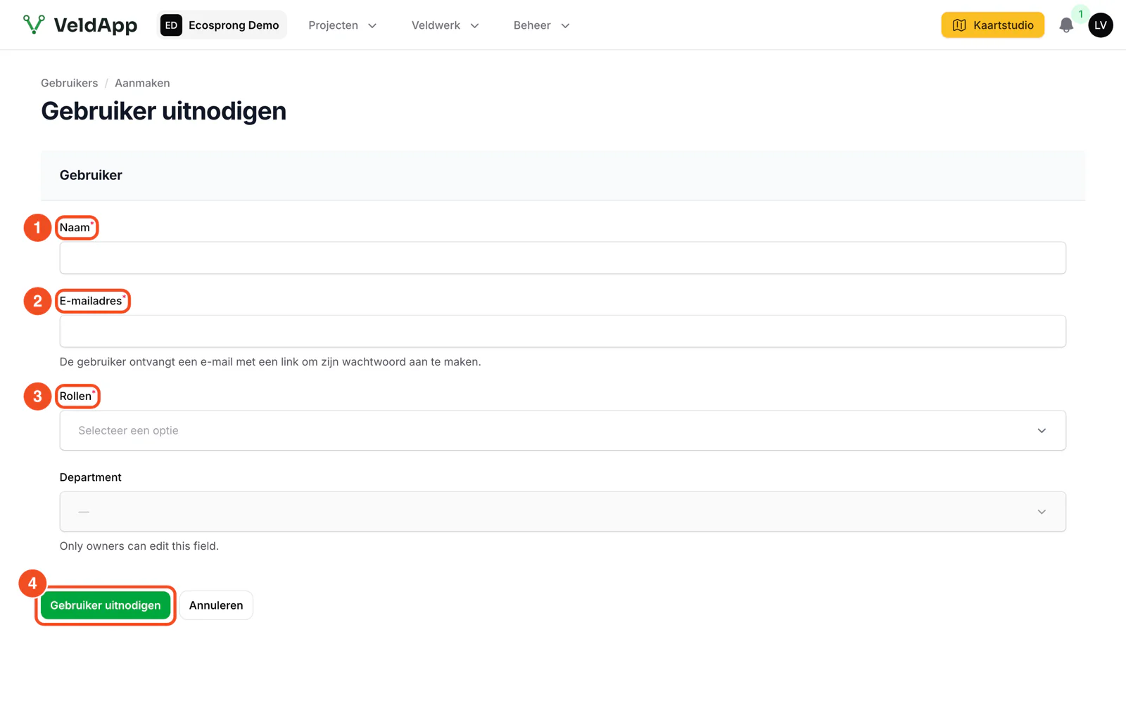 Het formulier Gebruiker uitnodigen met naam, e-mailadres, rollen en de knop Gebruiker uitnodigen