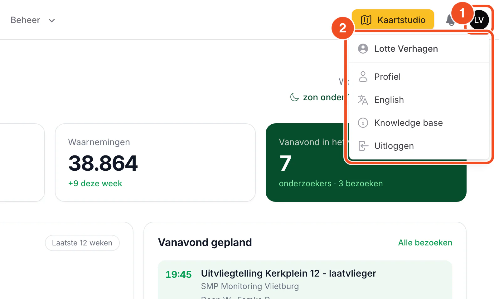 Het gebruikersmenu rechtsboven met Profiel, English, Knowledge base en Uitloggen