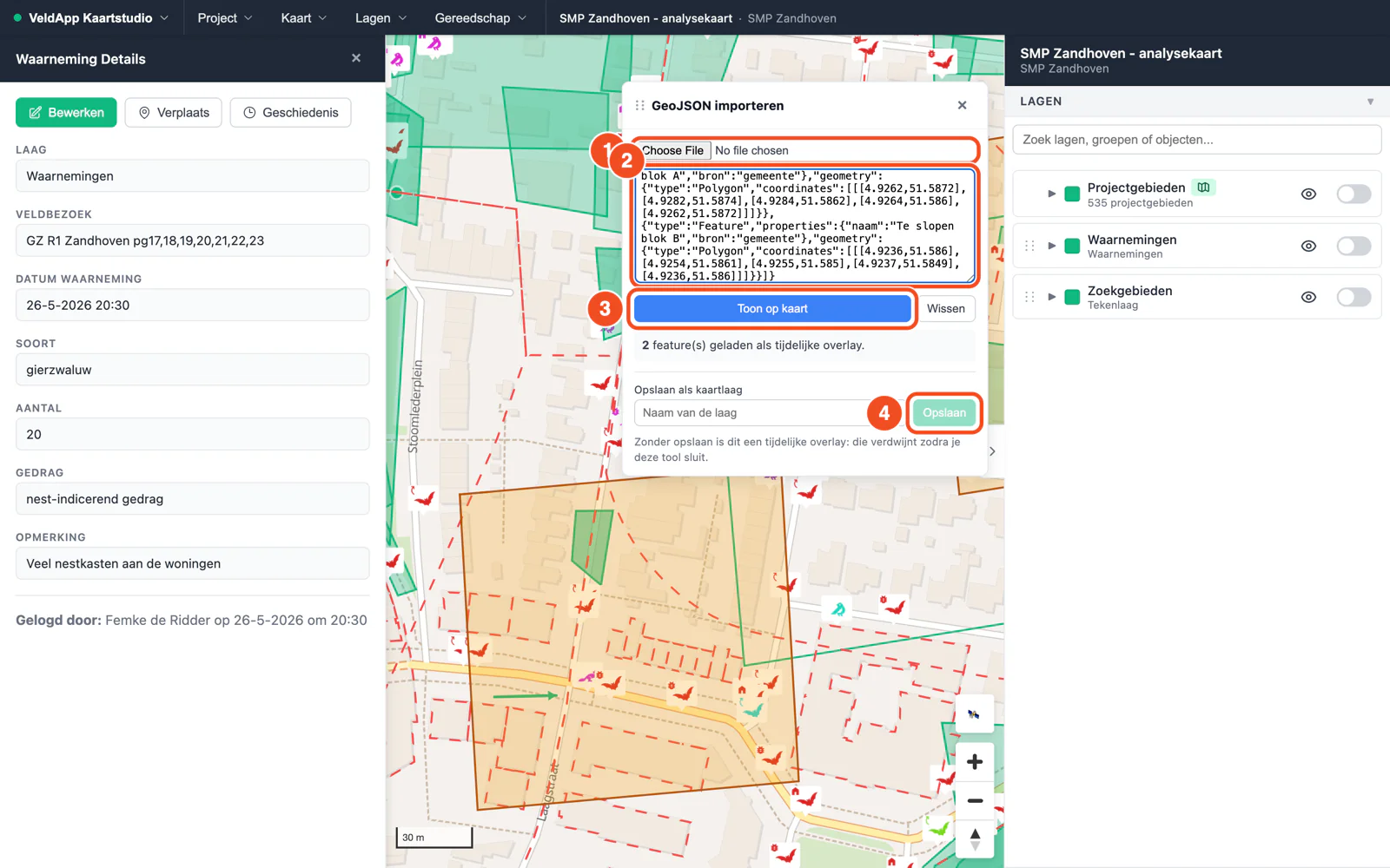 Het paneel GeoJSON importeren met een bestandskeuze, een plakveld met GeoJSON-tekst, de knop Toon op kaart en de knop Opslaan als kaartlaag, en op de kaart twee oranje vlakken
