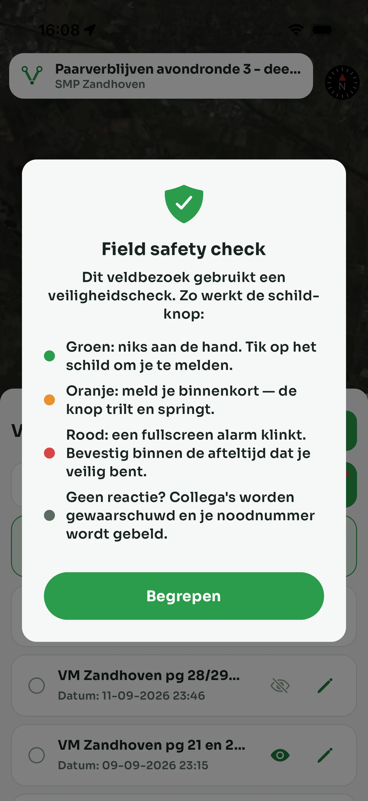 De uitleg van de veiligheidscheck in de app: groen als je gewoon werkt, oranje als je je binnenkort moet melden, rood bij alarm, en wat er gebeurt als je niet reageert