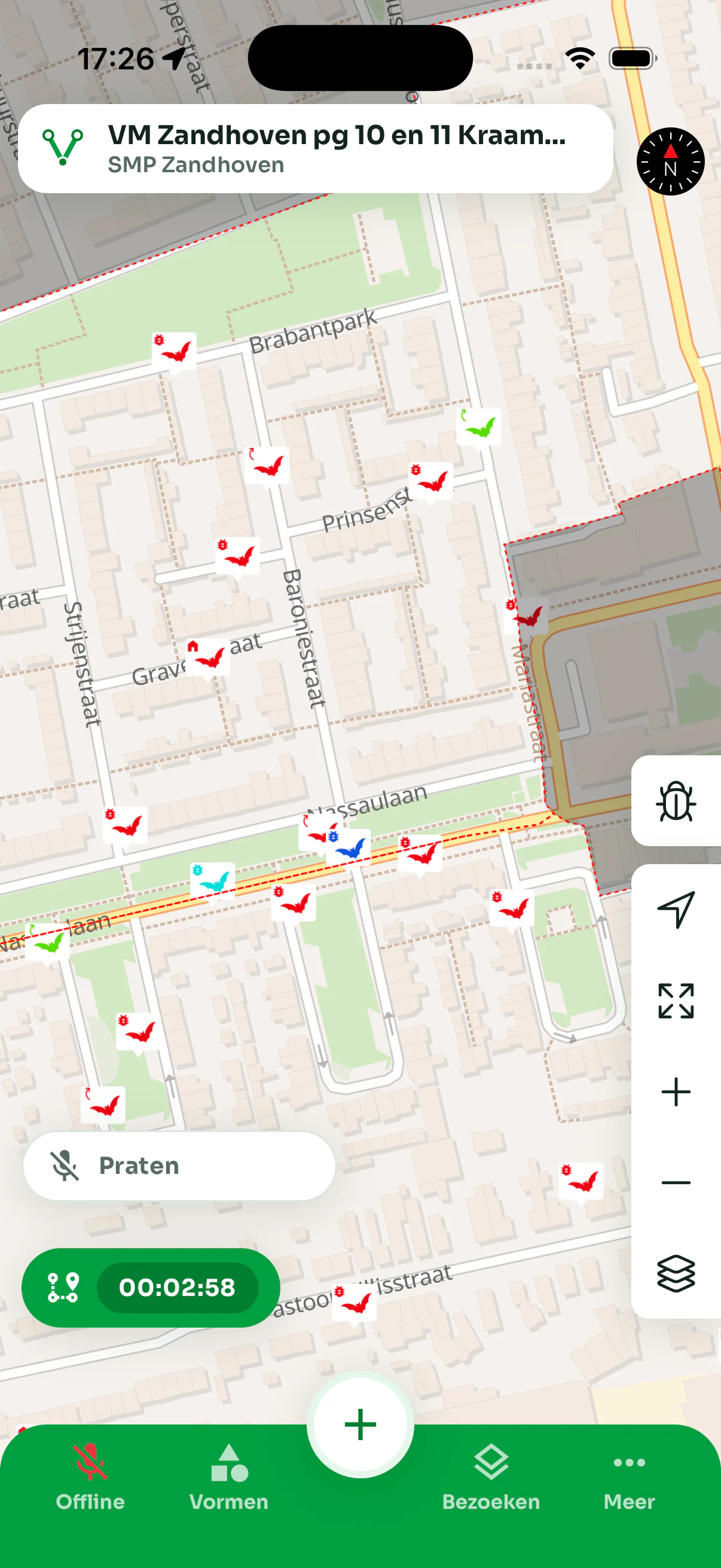 VeldApp op de telefoon: de stratenkaart van een SMP-ronde met vleermuiswaarnemingen als gekleurde iconen, de begrenzing van het plangebied, de knop van het spraakkanaal en de timer van de routetracking