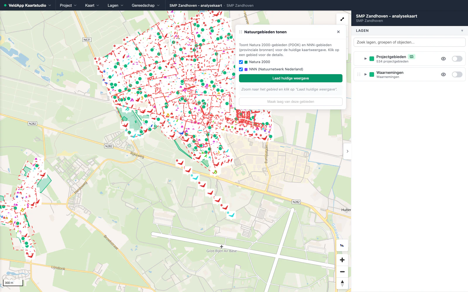 Kaartstudio met een gebiedsdekkend soortenmanagementplan: een hele kern vol waarnemingen met soort-iconen en rode plangebieden, met het venster Natuurgebieden tonen
