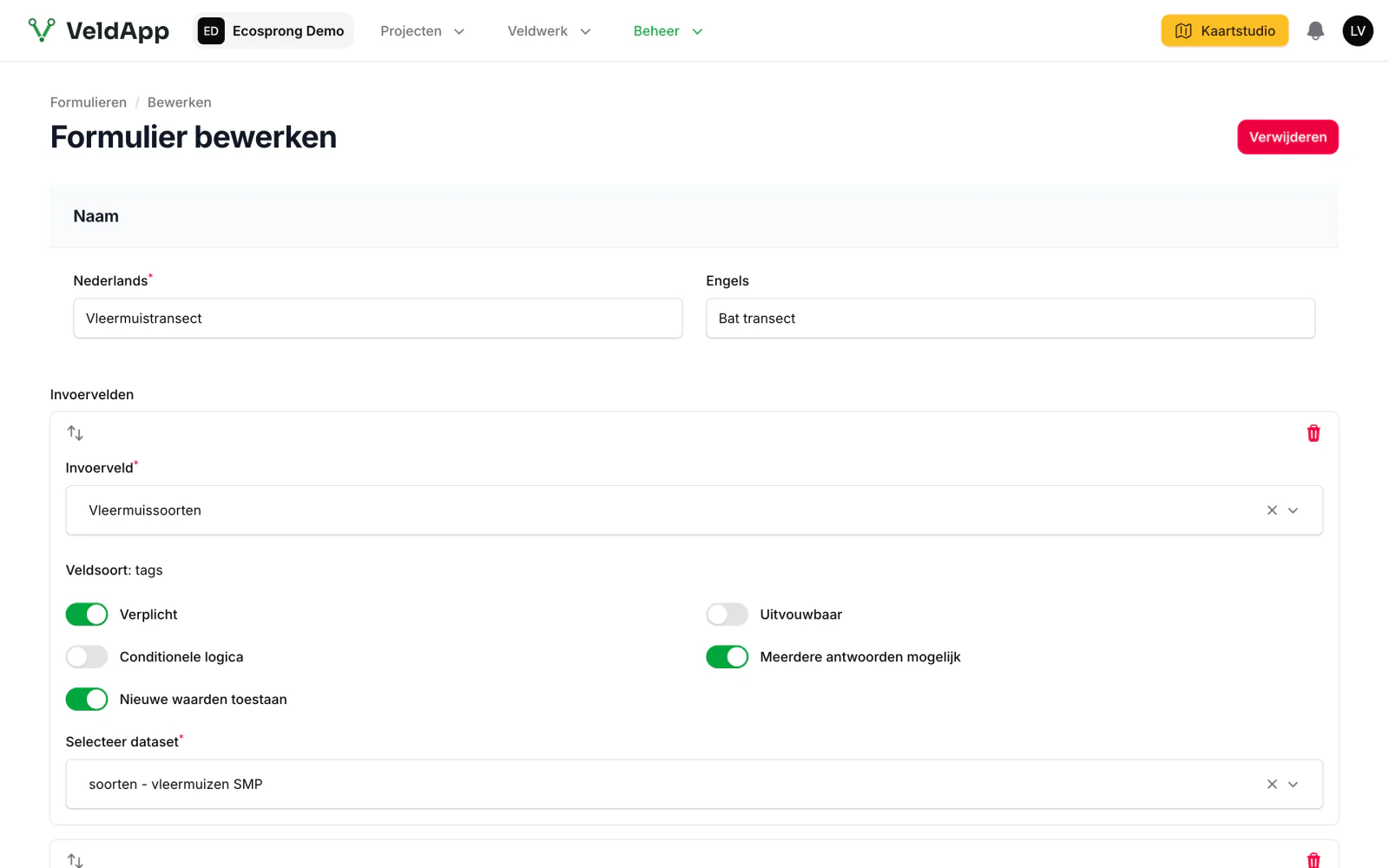 De formulierbouwer in de webomgeving: het formulier Vleermuistransect met een tag-veld, de schakelaars verplicht, conditionele logica en meerdere antwoorden, en de gekoppelde dataset